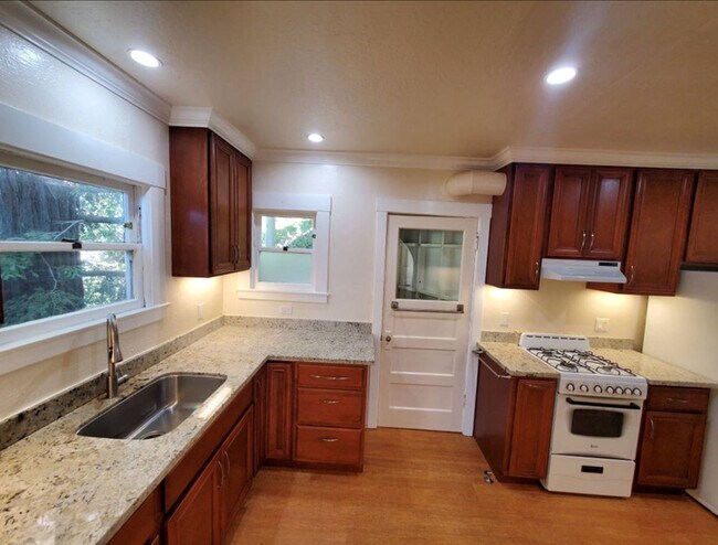 402 Mendocino photo 3