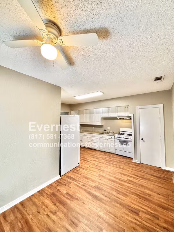 2923 Azle Ave Fort Worth, TX 76106 photo 4