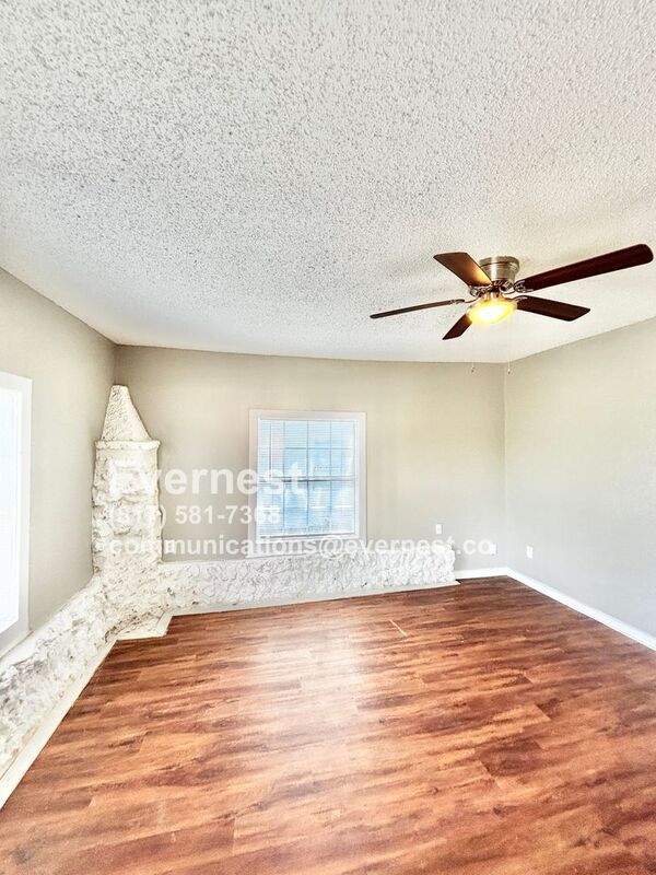 2923 Azle Ave Fort Worth, TX 76106 photo 5