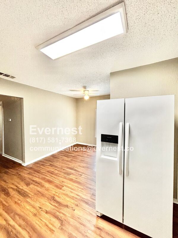 2923 Azle Ave Fort Worth, TX 76106 photo 3