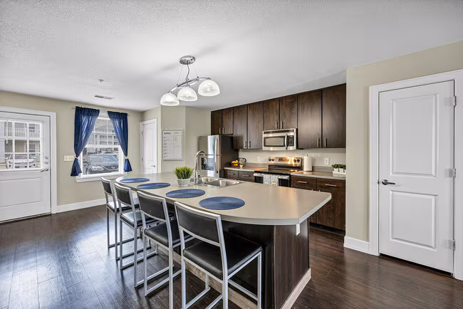 The Avenue at San Marcos Apartments photo 3
