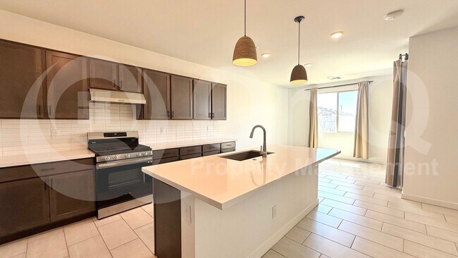16731 W Cavedale Dr Surprise, AZ 85387 photo 4