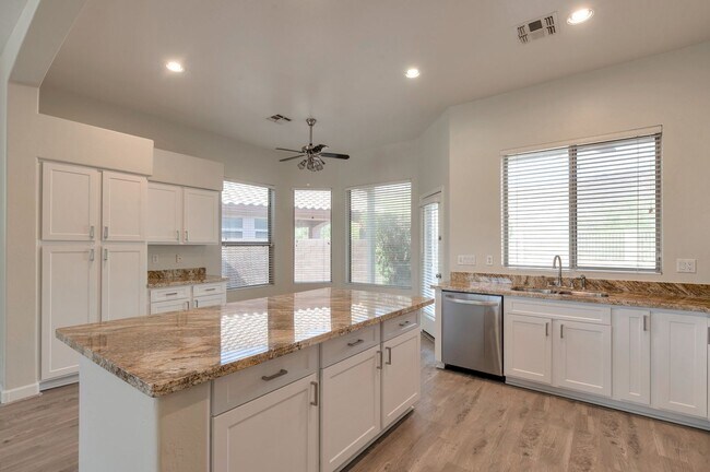 Stunning Renovated 3-Bedroom Home in Phoenix, AZ photo 4