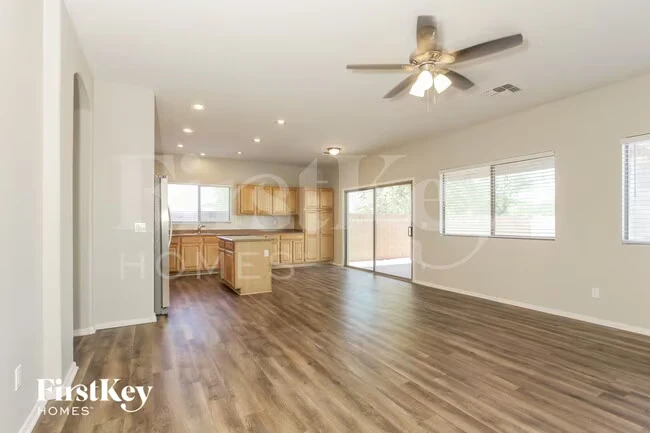 6724 S 49th Dr Phoenix, AZ 85339 photo 3