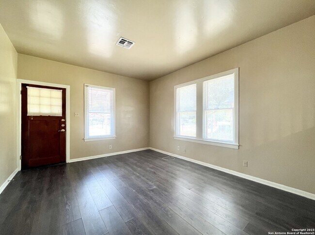 120 Gifford St San Antonio, TX 78211 photo 4
