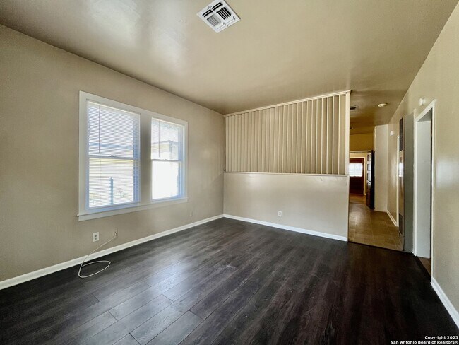 120 Gifford St San Antonio, TX 78211 photo 2