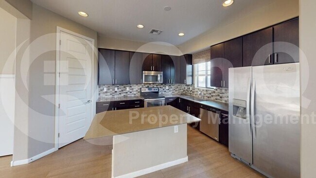 2090 S Dorsey Ln Tempe, AZ 85282 photo 3