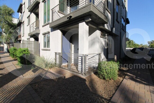 2090 S Dorsey Ln Tempe, AZ 85282 photo 2