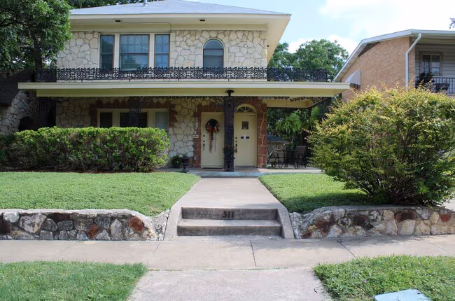 311 E Rosewood Ave San Antonio, TX 78212 photo 2