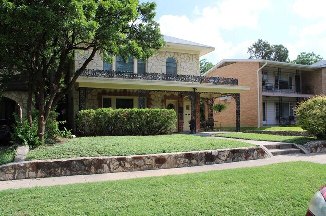 311 E Rosewood Ave San Antonio, TX 78212 photo 3
