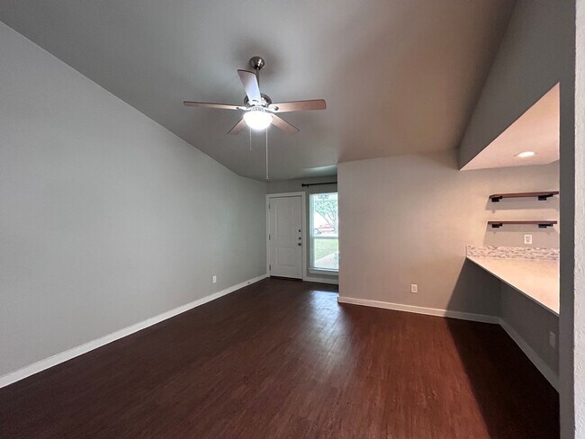 1900 Gracy Farms Ln Austin, TX 78758 photo 5