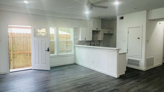 8412 De Priest Street, Houston, TX 77088 photo 4