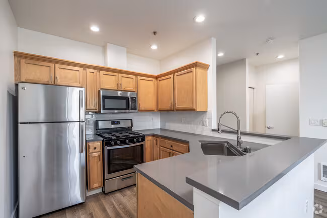 Hawthorne Apartments photo 2