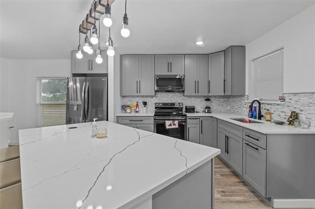 1024 Greenlee St Denton, TX 76201 photo 4