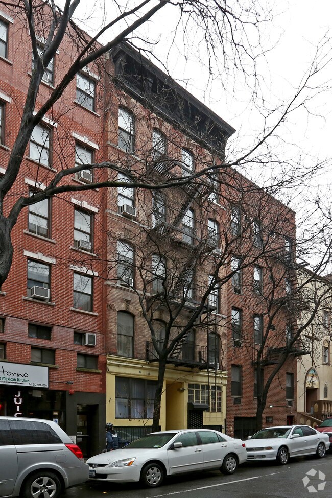 415 W 47th St New York, NY 10036 photo 5