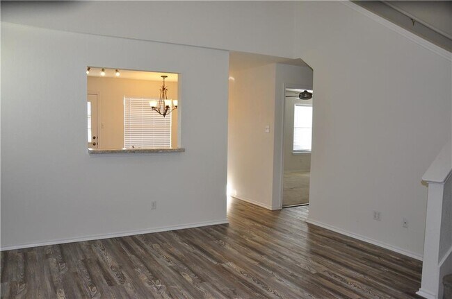 127 Anderson St Hutto, TX 78634 photo 4