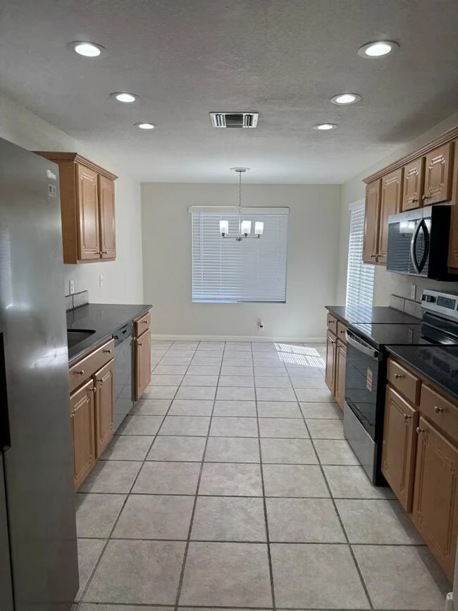 8565 W Tuckey Ln Glendale, AZ 85305 photo 3
