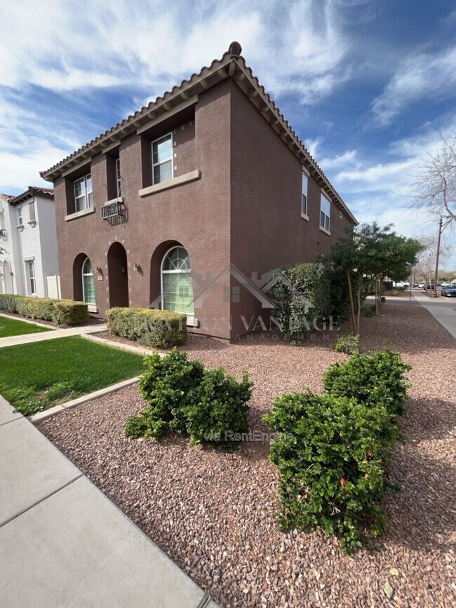 881 S Adam Way photo 2