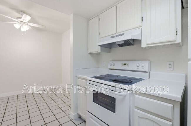 240 E Beck Ln Phoenix, AZ 85022 photo 3