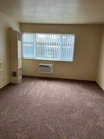 1BR/1BA Apartment on Healdsburg Ave · Cloverdale photo 2