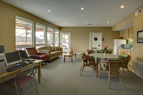1BR/1BA Apartment on Healdsburg Ave · Cloverdale photo 5