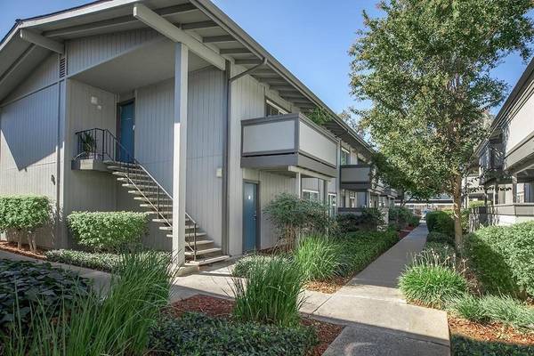Creekside Apartments photo 4