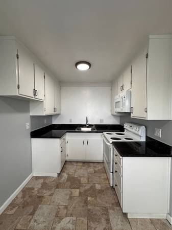 1BR/1BA Apartment on 39th Ave · Oakland photo 2