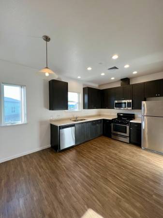 Townhouses on Kendall Way · Windsor photo 3