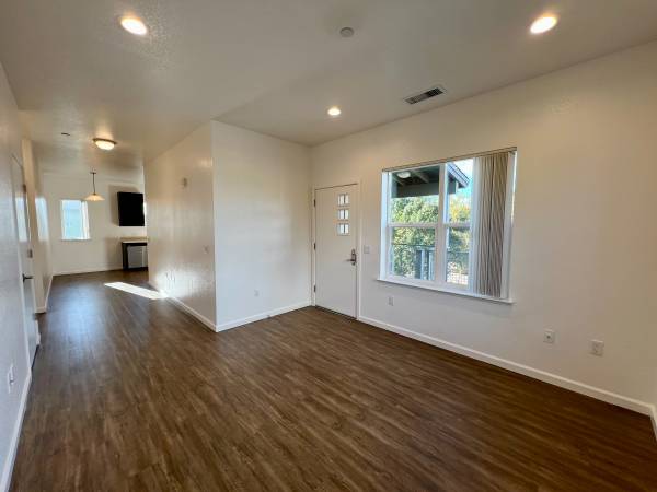 Townhouses on Kendall Way · Windsor photo 4