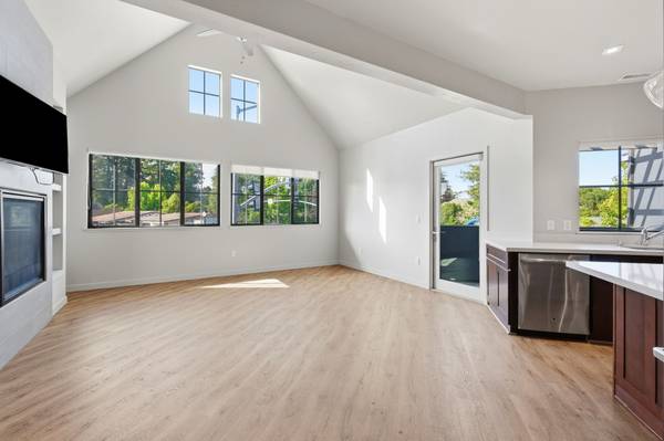 2BR/2BA Apartment on Mission Street · Santa Cruz photo 5
