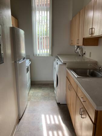 Apartments on Creely Ave · Richmond photo 3