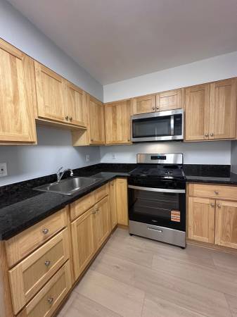 2BR/1BA Apartment on 39th Ave · Oakland photo 2