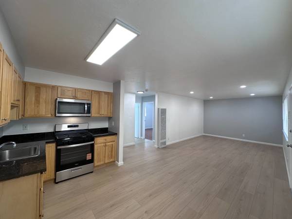 2BR/1BA Apartment on 39th Ave · Oakland photo 4
