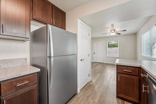 Spring Club Apartments photo 3