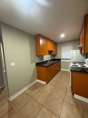 3BR/1BA Townhouse on 90th Ave · Oakland photo 3