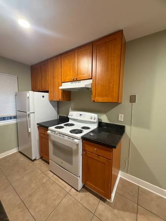 3BR/1BA Townhouse on 90th Ave · Oakland photo 5