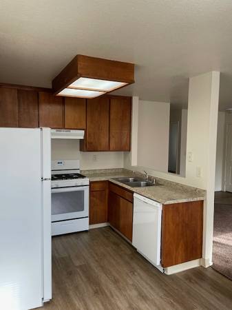 2BR/1BA Apartment on Mission Blvd. · Santa Rosa
