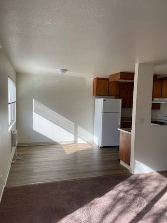 2BR/1BA Apartment on Mission Blvd. · Santa Rosa photo 5
