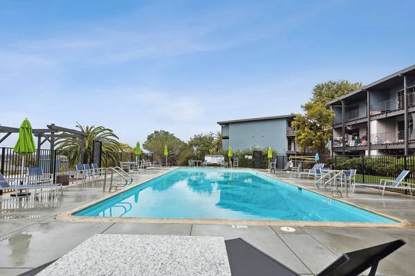Gorgeous Single Story Home w/ Expansive Backyard photo 2