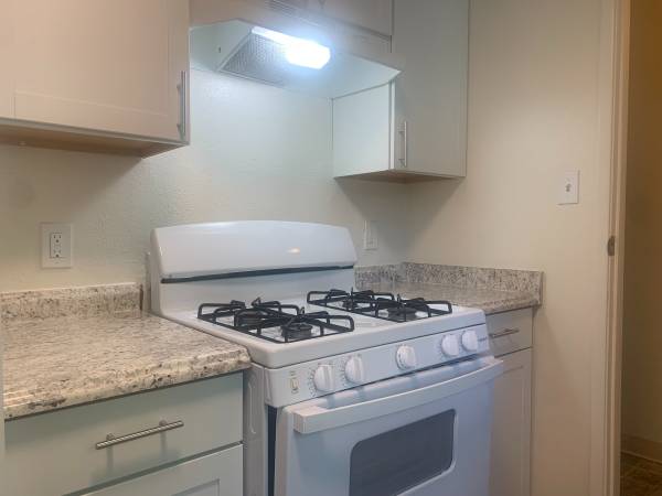 1BR/1BA Apartment on Detroit Avenue · Concord photo 4