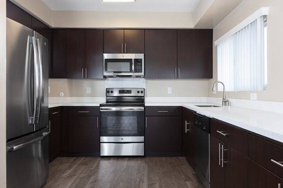 Tan Plaza Apartments photo 2