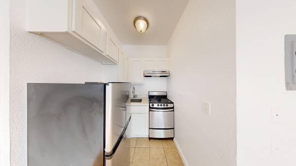 434 Leavenworth photo 5