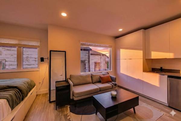 0BR/1BA Apartment on Mandela Parkway · Oakland photo 5