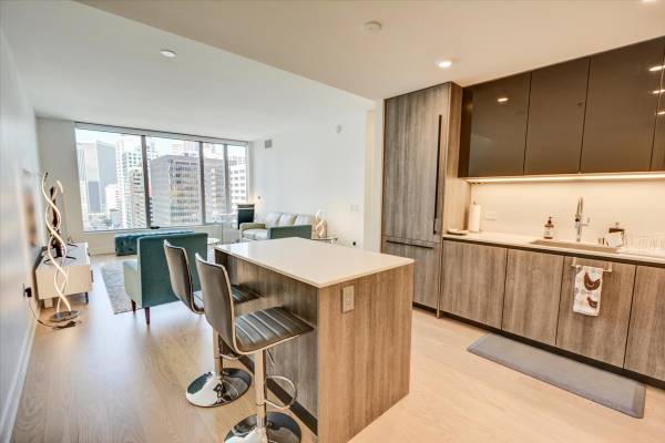 1BR/1BA Condo on Main Street · San Francisco photo 2