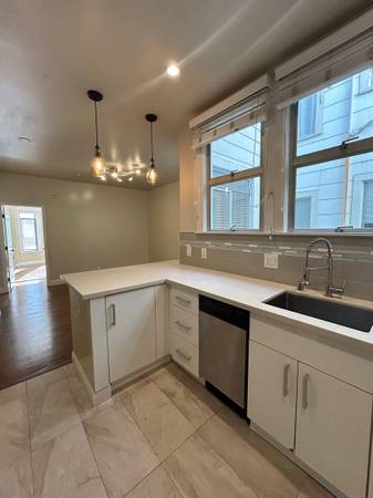 2BR/1BA Apartment on Broderick Street · San Francisco photo 4