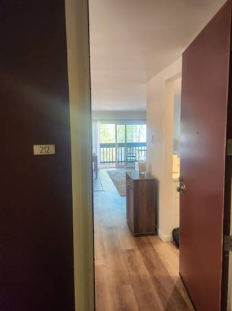 2BR/2BA Duplex on N El Camino Real · San Mateo photo 3