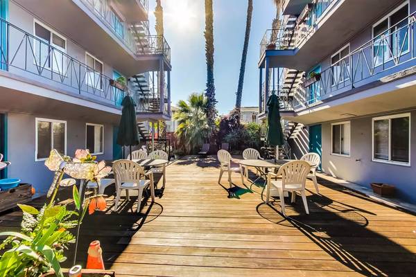 Palmcrest Apartments photo 2