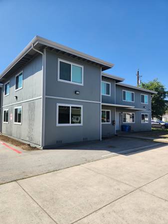 Houses on Line St. · Hollister photo 4