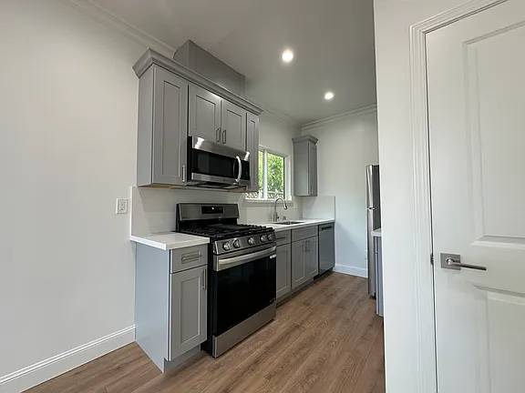 Houses on W Knickerbocker Dr · Sunnyvale photo 5