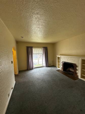 2BR/1BA Duplex · Oakland photo 3